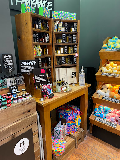 Cosmetics Store «Lush Cosmetics», reviews and photos, 7101 Democracy Blvd, Bethesda, MD 20817, USA