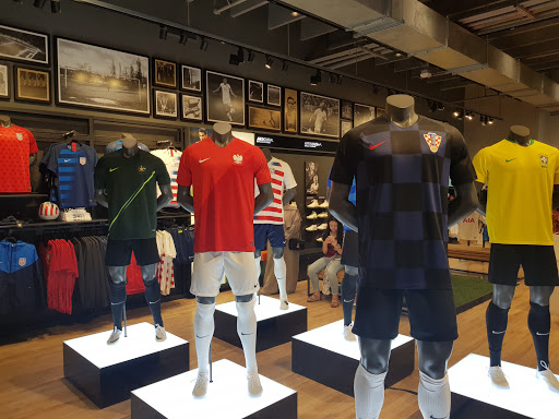 Clothing Store «Nike The Grove», reviews and photos, 189 The Grove Dr, Los Angeles, CA 90036, USA