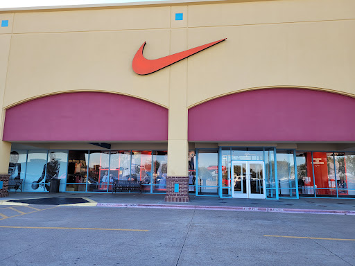 Nike Factory Store, 301 Tanger Dr #101, Terrell, TX 75160, USA, 