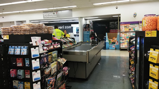 Grocery Store «Fresco y Más», reviews and photos, 3701 NW 7th St, Miami, FL 33126, USA