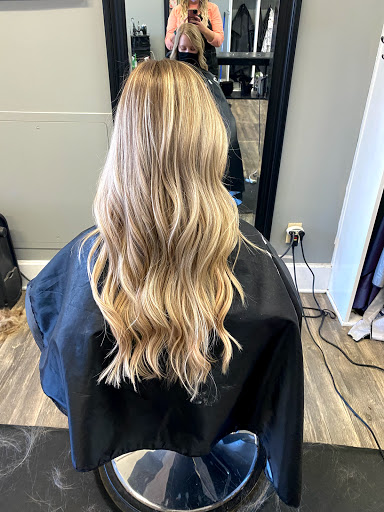 Beauty Salon «Stephanie Hood & Company Hair & Nail Salon», reviews and photos, 97 W Public Sq, Scottsville, KY 42164, USA