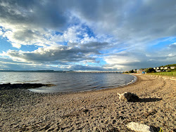 Valokuva Wormit Bay Beachista. puhtaustasolla korkea