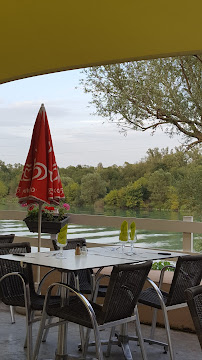 Atmosphère du Restaurant français Le Cabanon Plage à Grigny - n°13