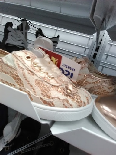 Clothing Store «Ross Dress for Less», reviews and photos, 909 N Landing Way, Renton, WA 98057, USA