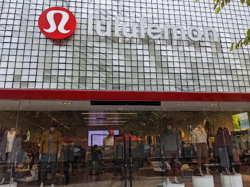 Sportswear Store «lululemon», reviews and photos, 2643 NE University Village St, Seattle, WA 98105, USA