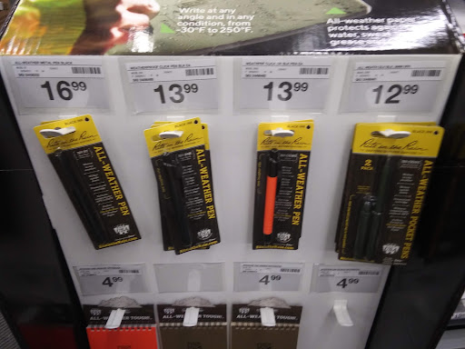 Office Supply Store «Staples», reviews and photos, 4610 N Clark St, Chicago, IL 60640, USA