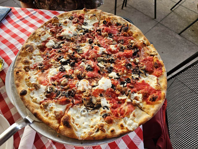 Best Thin Crust pizza place in Lexington - Grimaldi's Pizzeria