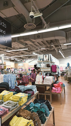 Clothing Store «Gap Outlet», reviews and photos, 470 Evergreen Ct, Central Valley, NY 10917, USA