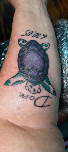 Explore bee tattoo ideas for women, creative tattoo ideas in New Concord, available at Area 740 Tattoo