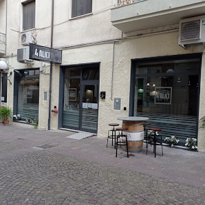 4 Alici Fish Pub Via Cesare Marini, 6/A B C, 87100 Cosenza CS, Italia