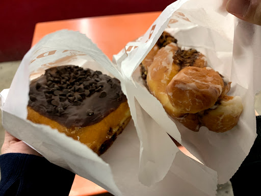 Donut Shop «Donut Hut», reviews and photos, 2025 W Magnolia Blvd, Burbank, CA 91506, USA