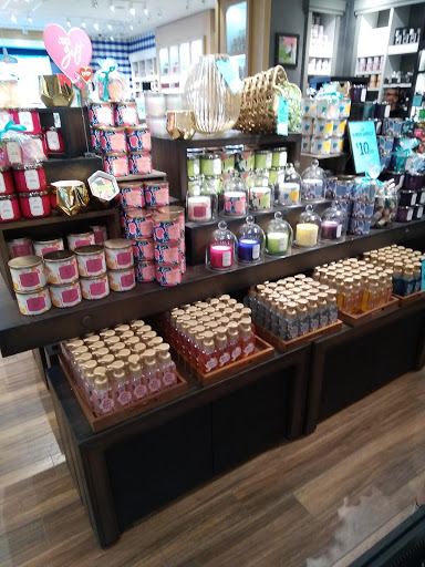 Beauty Supply Store «Bath & Body Works», reviews and photos, 34986 Midway Outlet Dr, Rehoboth Beach, DE 19971, USA