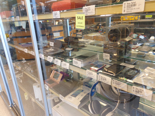 Pawn Shop «Money Market Pawn Shop», reviews and photos, 13607 SE Powell Blvd, Portland, OR 97236, USA