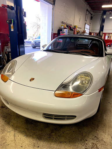 Auto Repair Shop «Springdale Automotive (Brownsboro)», reviews and photos, 8005 Brownsboro Rd, Louisville, KY 40241, USA