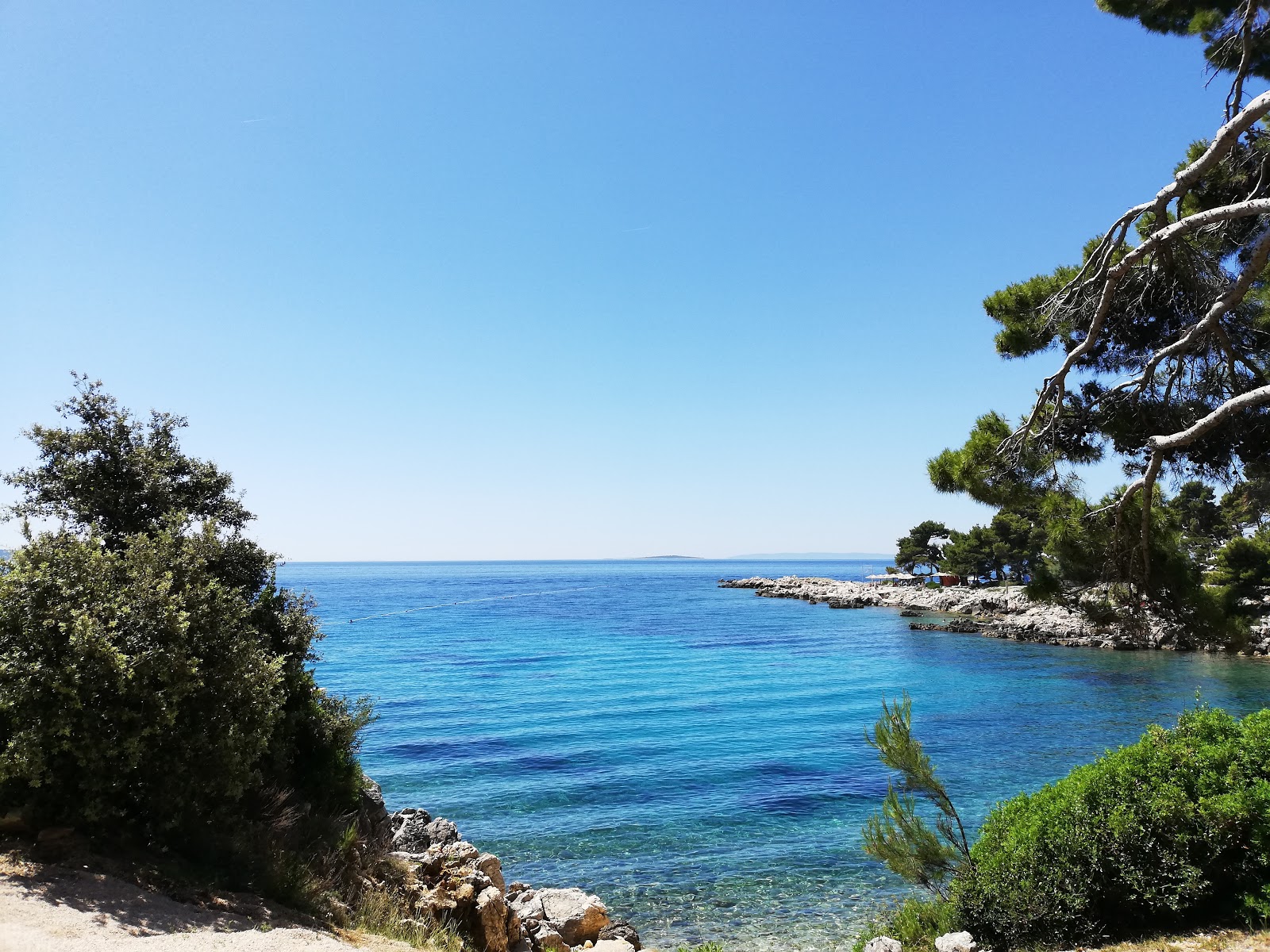 Foto di Suha Punta II beach con una superficie del ciottolo leggero