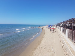 Photo de Zingarini Beach avec rivage droit, long