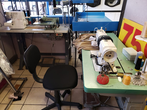 Laundromat «Holiday Plaza Laundromat», reviews and photos, 8485 N Wayne Rd, Westland, MI 48185, USA