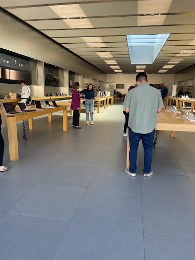 Apple Fashion Island image