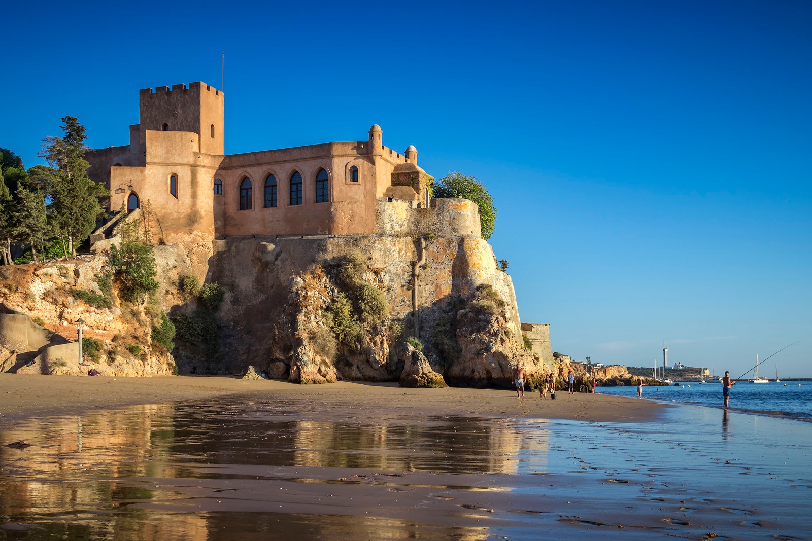 Fotografie cu Praia da Angrinha - locul popular printre cunoscătorii de relaxare