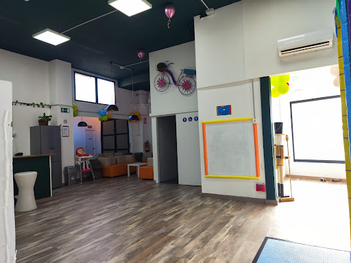 Yuppylandia ¡El lugar ideal para tus celebraciones! Ubicados en Móstoles. Parque de bolas en Móstoles