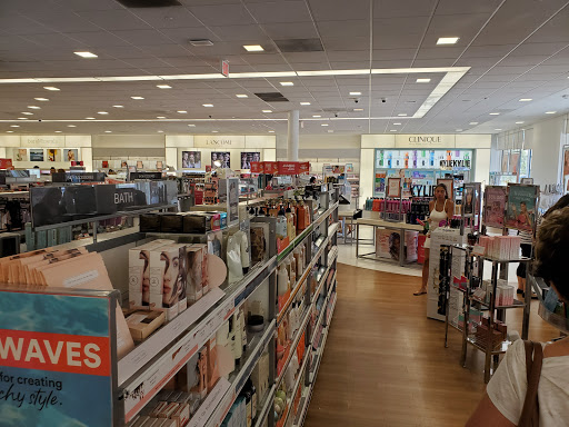 Hair Salon «Ulta Beauty», reviews and photos, 24235 Magic Mountain Pkwy, Valencia, CA 91355, USA