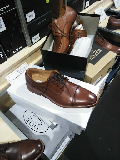 Shoe Store «DSW Designer Shoe Warehouse», reviews and photos, 4039 Richmond Rd, Warrensville Heights, OH 44122, USA