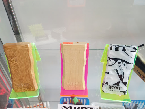 Novelty Store «Cloud 9 Smoke Shop», reviews and photos, 32350 TX-249 #90, Pinehurst, TX 77362, USA