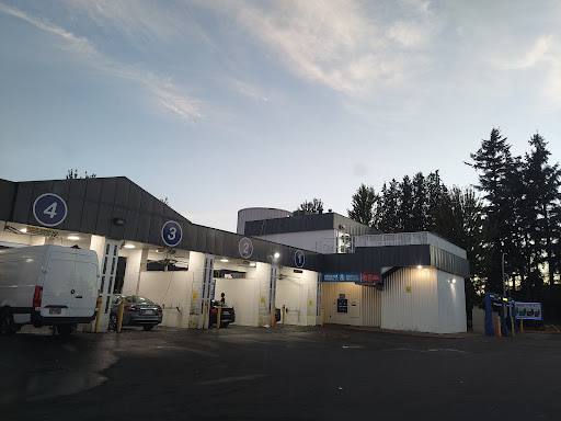 Washworld Car Wash - Surrey Newton, 13231 72 Ave, Surrey, BC V3W 2N5, Canada, 