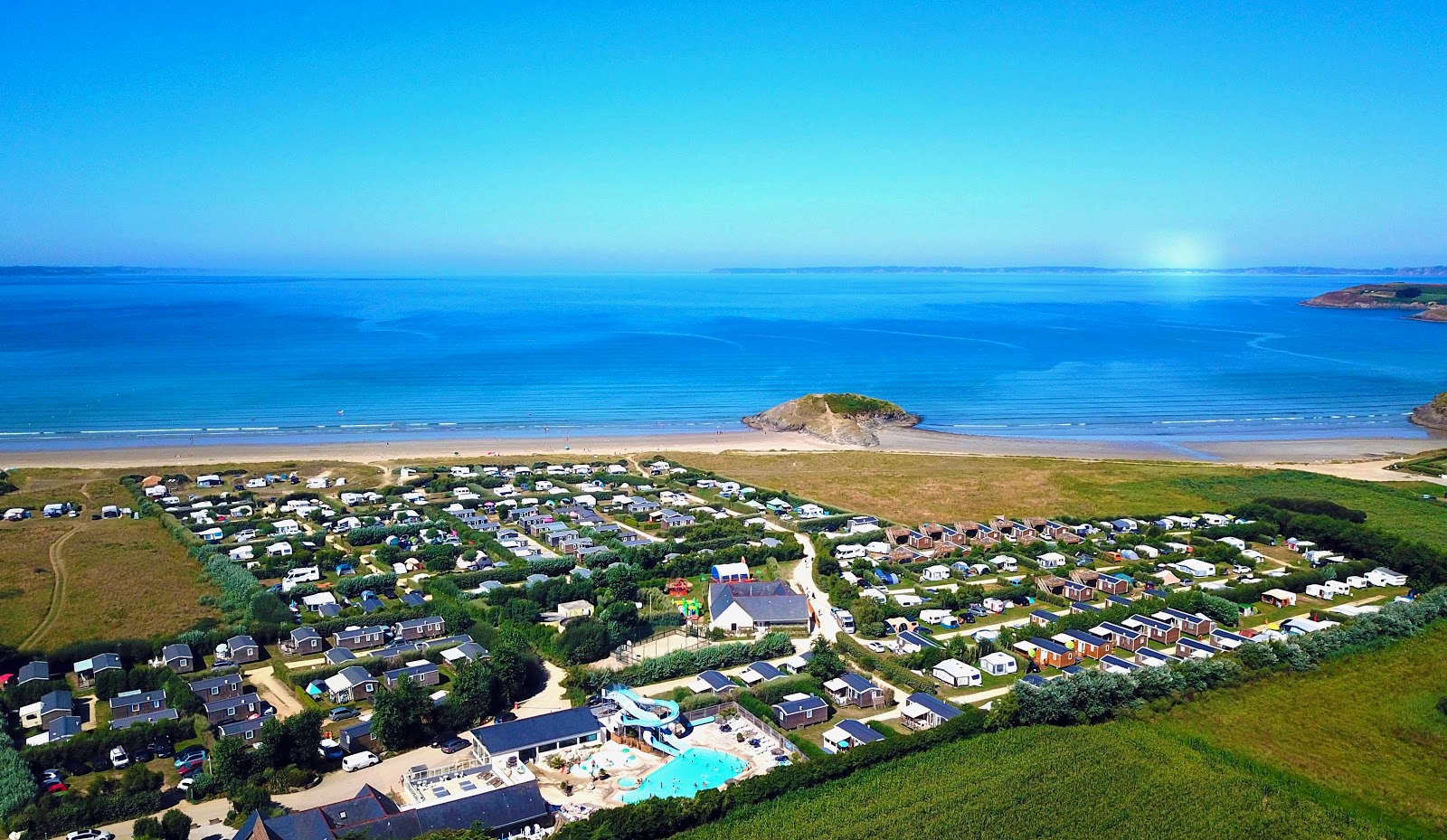 Fotografie cu Plage de Sainte-Anne cu nivelul de curățenie înalt