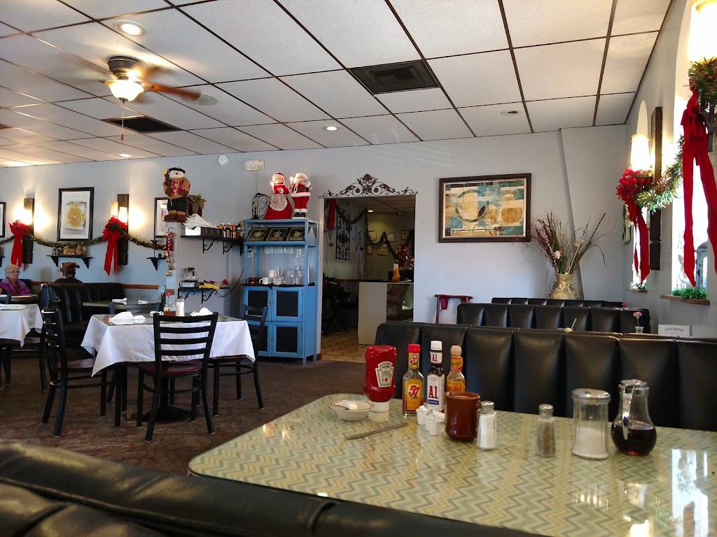 Tiny's Family Restaurant And lounge 85541