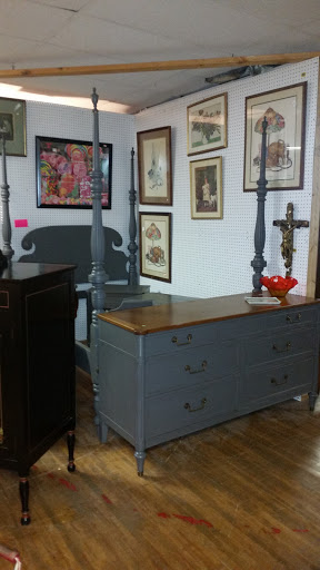 Antique Furniture Store «Useful Things Antiques & Collectibles Store», reviews and photos, 11 Crenshaw Ln, Coxs Creek, KY 40013, USA