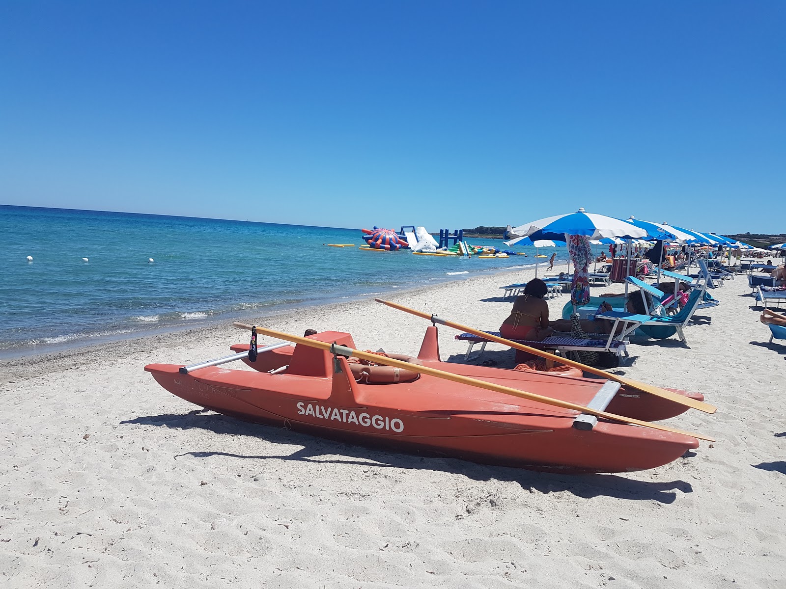 Foto de Praia de Budoni - lugar popular entre os apreciadores de relaxamento