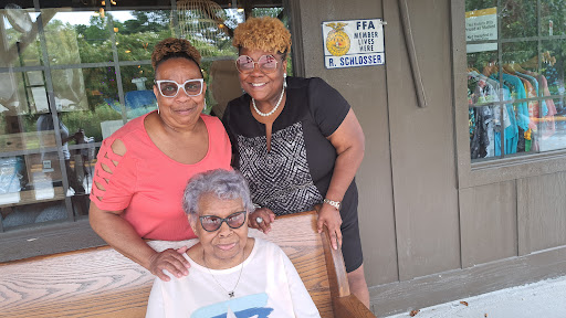 American Restaurant «Cracker Barrel Old Country Store», reviews and photos, 4700 Portsmouth Blvd, Chesapeake, VA 23321, USA