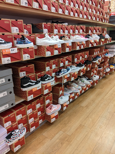 Shoe Store «Rack Room Shoes», reviews and photos, 50 Holyoke St, Holyoke, MA 01040, USA