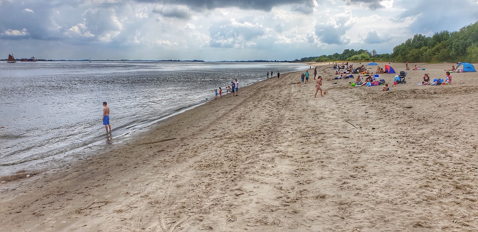 Foto av Krautsand strand med ljus sand yta