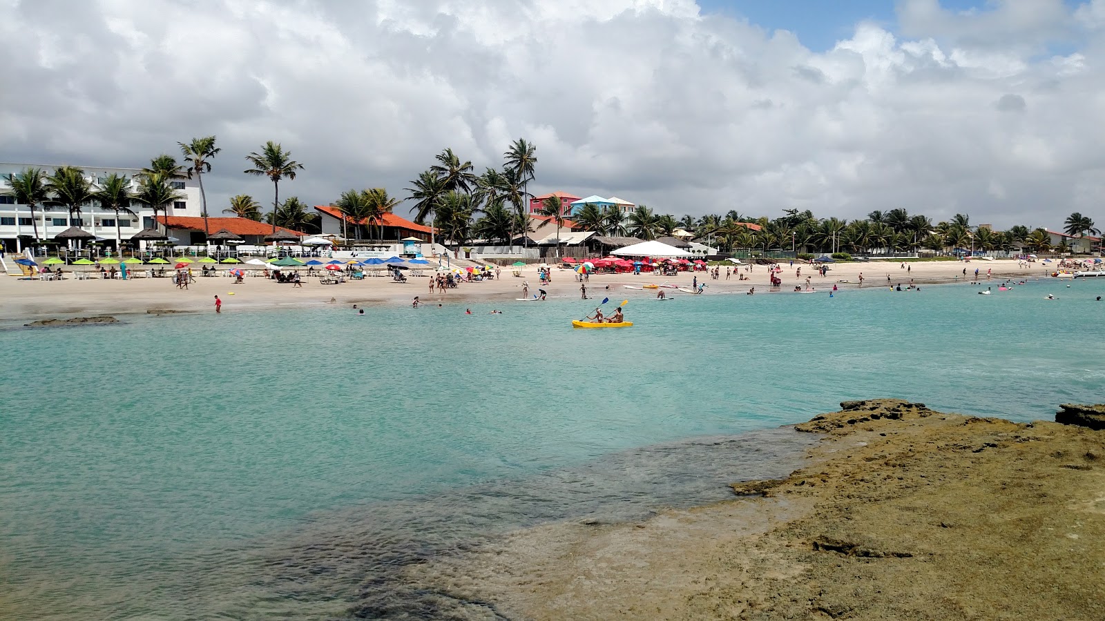 Photo de Marinas- Plage de Carneiros avec l'eau cristalline de surface