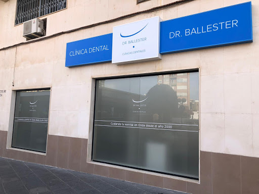 Información y opiniones sobre Clínica Dental Doctor Ballester Estética, ortodoncia invisible e implantología de Onda