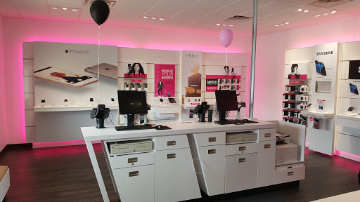 Cell Phone Store «T-Mobile», reviews and photos, 1700 Precinct Line Rd #200, Hurst, TX 76054, USA
