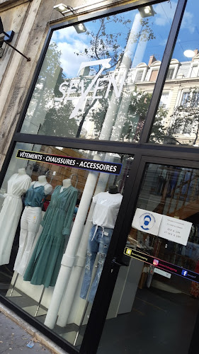 Magasin de vêtements pour femmes Seven 7 Lyon