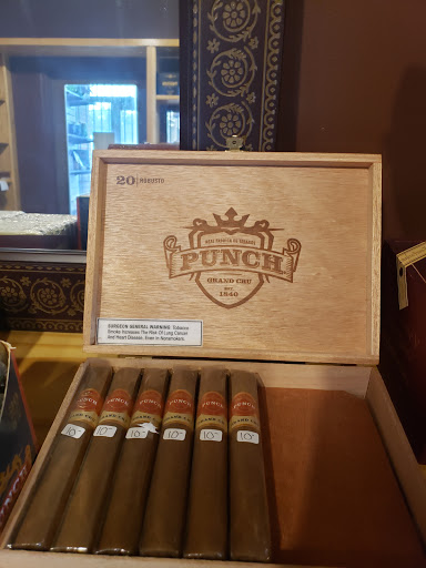 Tobacco Shop «Harbor Glass & Fine Tobacco», reviews and photos, 409 W Ehringhaus St, Elizabeth City, NC 27909, USA