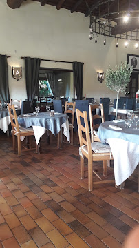 Atmosphère du Restaurant français Auberge de Montessuy à Châtillon-sur-Chalaronne - n°9