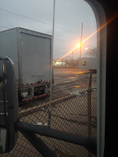 Trucking Company «UPS Freight», reviews and photos, 3747 W Morris St, Indianapolis, IN 46241, USA