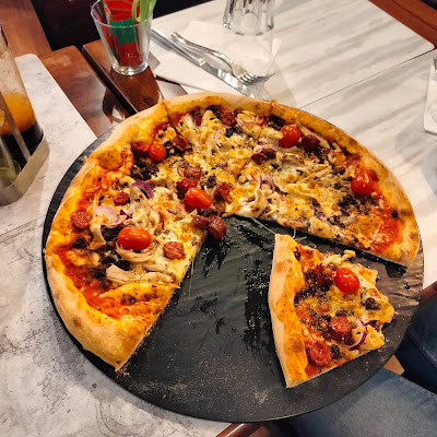Maison pizza à Puteaux