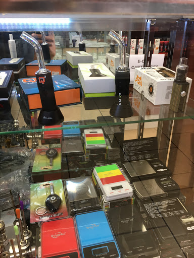 Tobacco Shop «777 smoke shop», reviews and photos, 6900 Reseda Blvd b, Reseda, CA 91335, USA