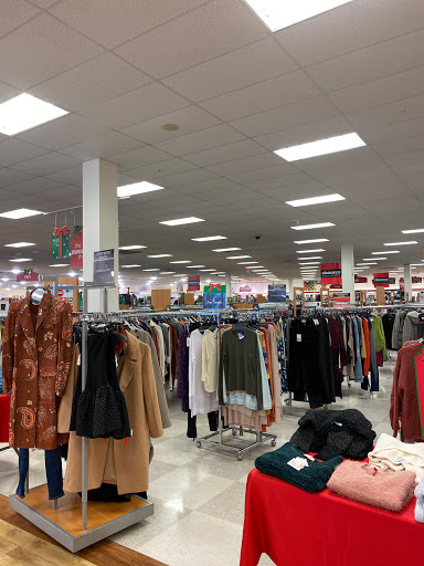 Department Store «T.J. Maxx & HomeGoods», reviews and photos, 111 Taunton St, Plainville, MA 02762, USA