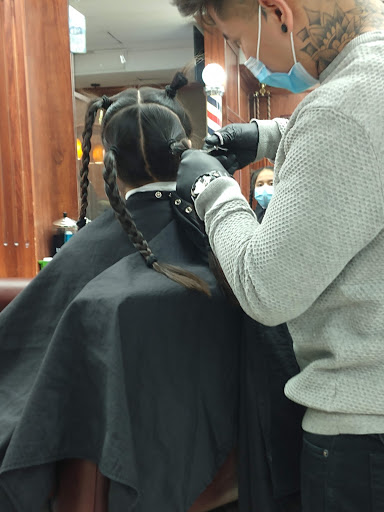 Barber Shop «Famous Fadez Schaumburg», reviews and photos, 853 E Algonquin Rd, Schaumburg, IL 60173, USA