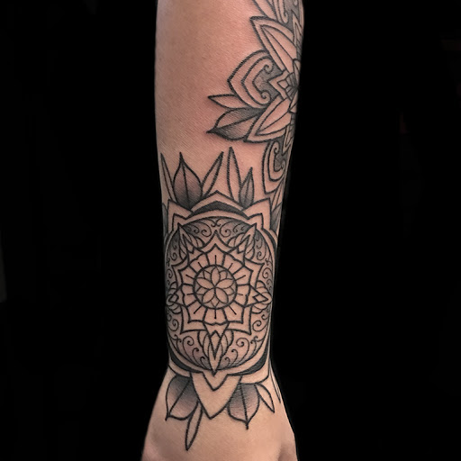 Explore ampersand tattoo ideas, creative tattoo ideas in Fremont, available at Inkies Tattoo Studio