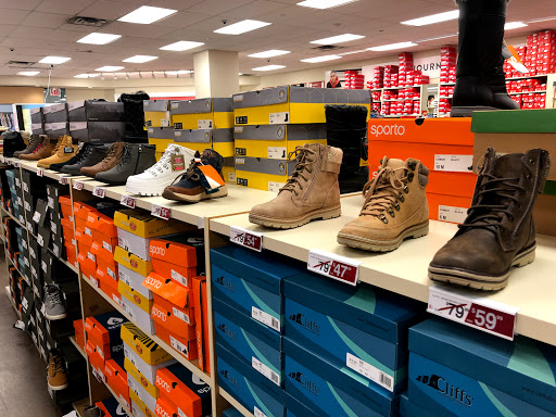 Shoe Store «Famous Footwear», reviews and photos, 40-24 College Point Blvd, Flushing, NY 11354, USA