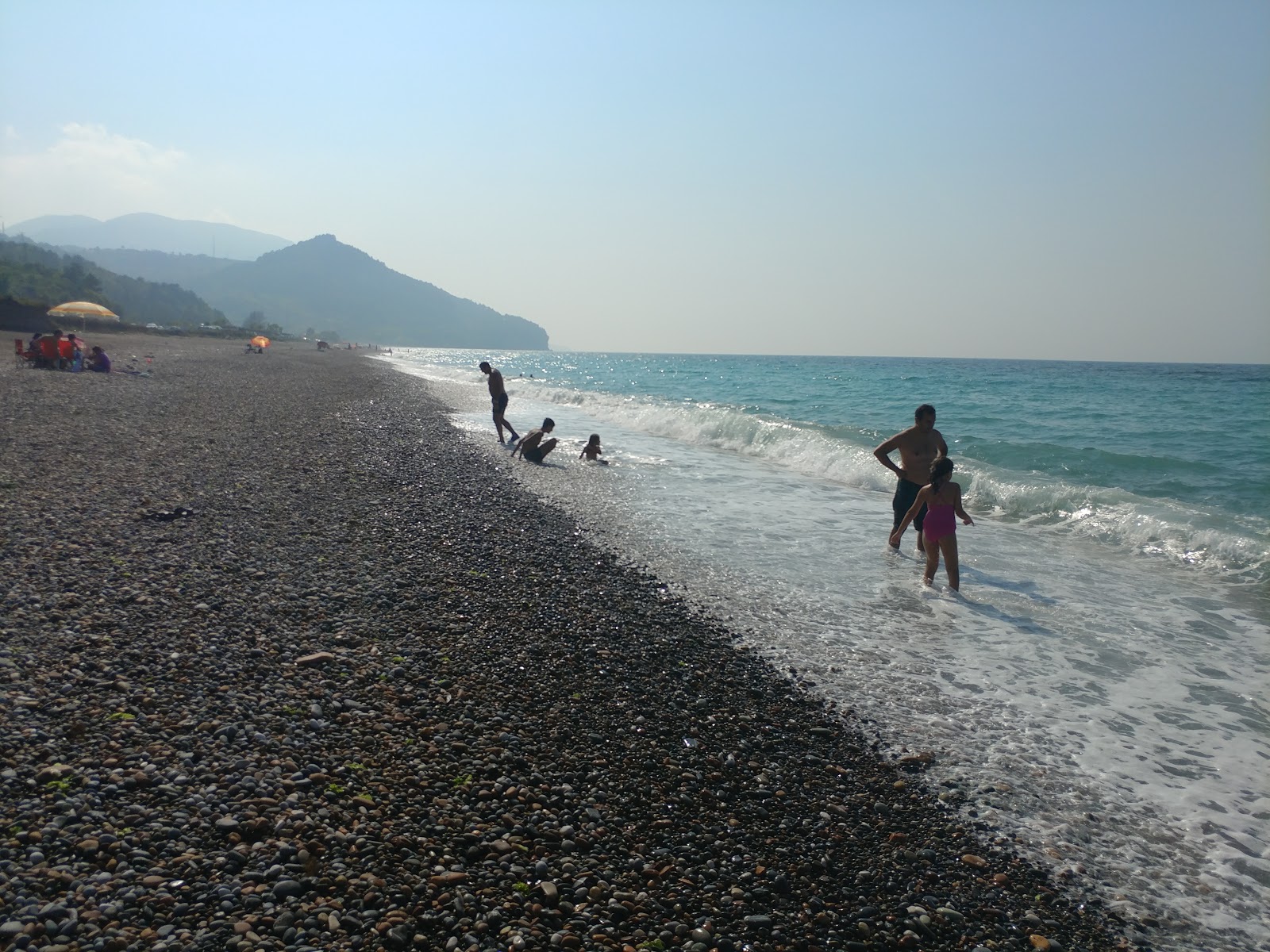 Photo de Gebes Plaji protégé par des falaises