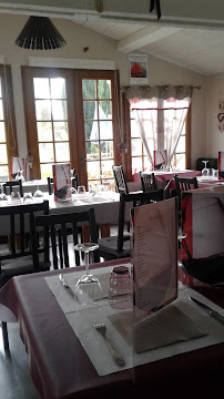 Atmosphère du Restaurant L'ENTREPONT à Berville-sur-Mer - n°6